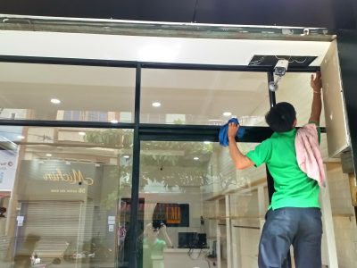 dịch-vụ-lau-kính-hệ-thống-showroom-ô-tô-tai-tphcm