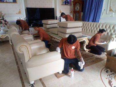 phương-pháp-khử-mùi-làm-sạch-ghế-sofa-da-bị-ẩm-móc