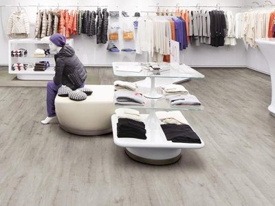 dịch-vụ-đánh-bóng-sàn-nhựa-vinyl-cửa-hàng