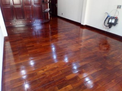 quy-trinh-đánh-bóng-sàn-gỗ-hương-tự-nhiên